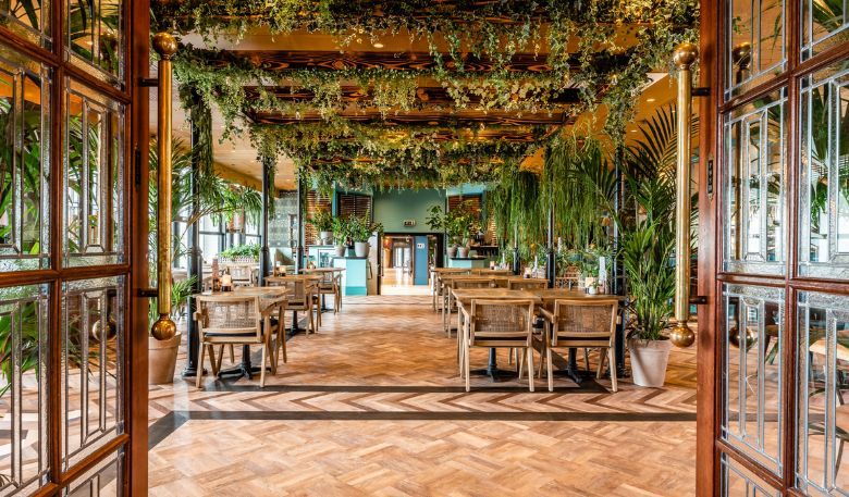 Verblijf in een luxe hotel van 5*-klasse met het mooiste dakterras van Arnhem